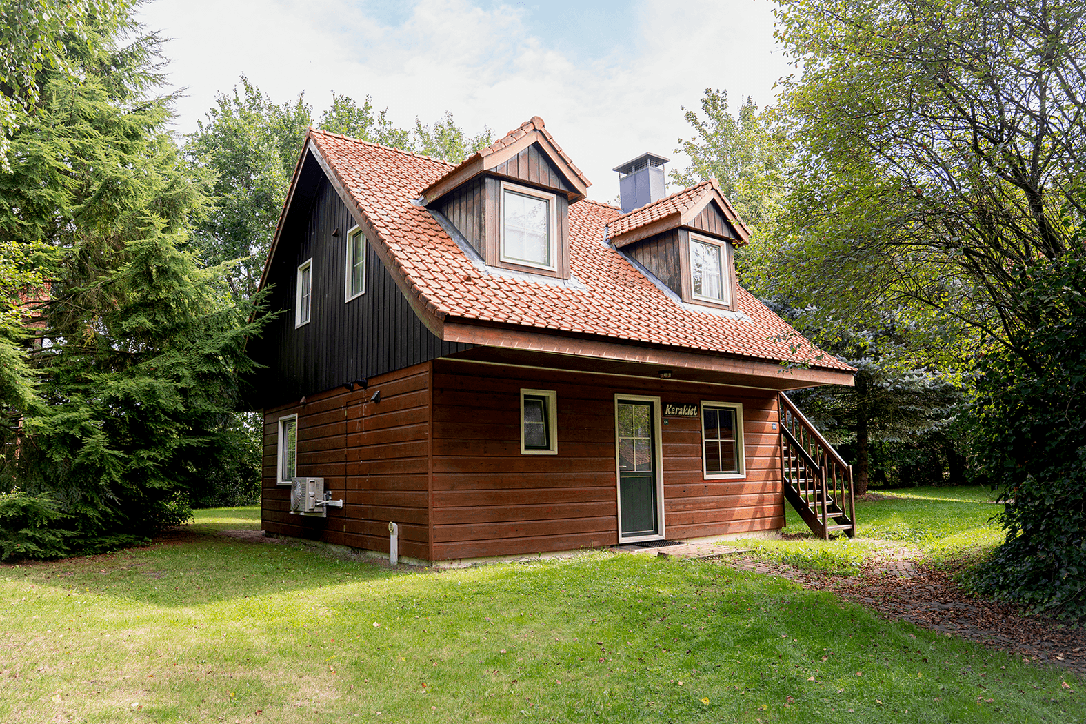 Compleet ingericht beneden appartement Karakiet