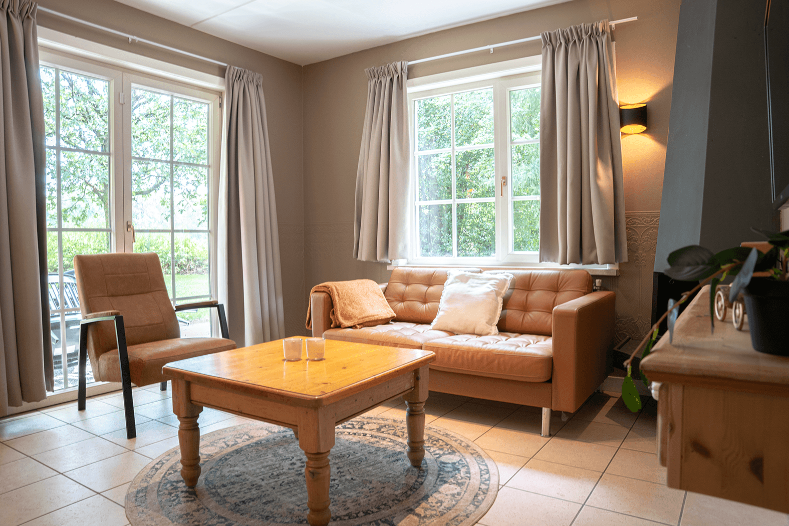 Compleet ingericht beneden appartement Karakiet